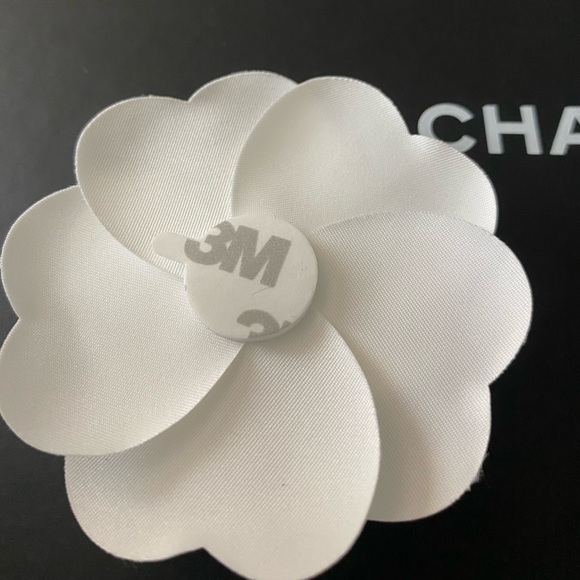 Chanel Camillia - Picture 5 of 5